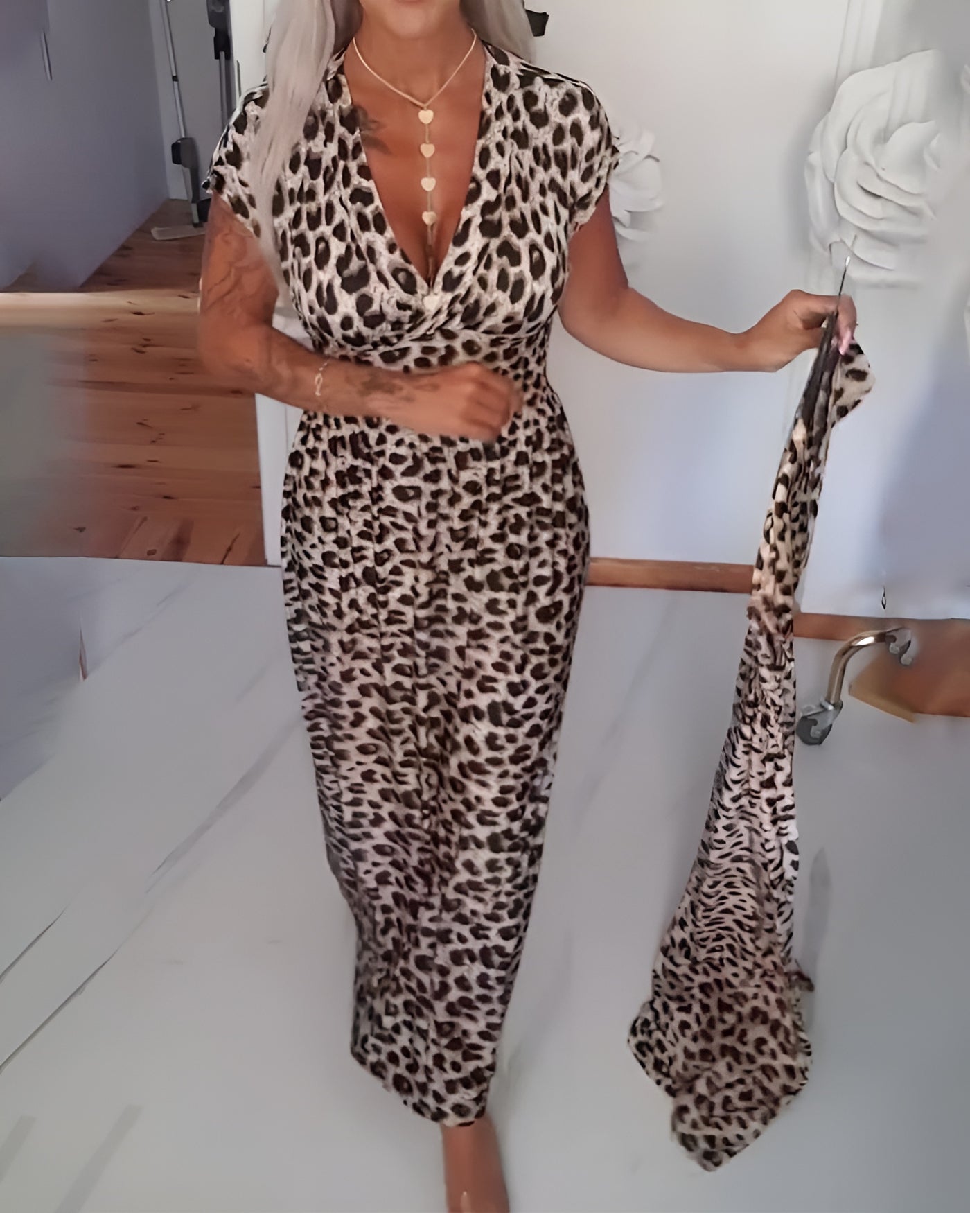 Adèle - Robe élégante à motif léopard et décolleté en V