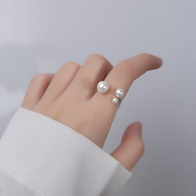 Bague ajustable en perles d'eau douce triple