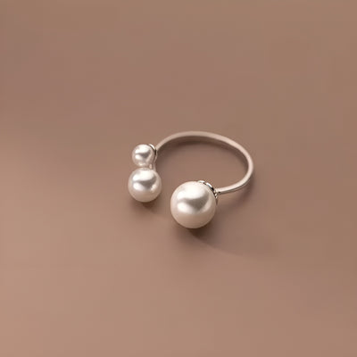 Bague ajustable en perles d'eau douce triple